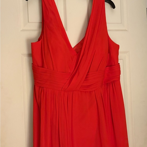 Elegant Red Dress - Picture 3 of 3